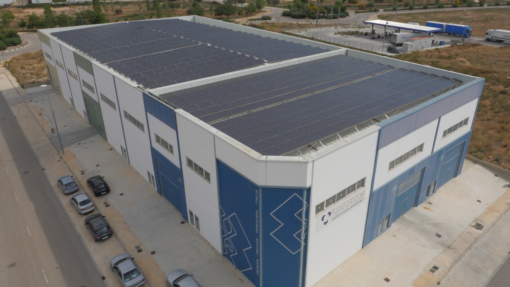 9 instalaciones fotovoltaicas sobre cubierta que suman una potencia instalada de 180 kw (Picassent, Valencia)