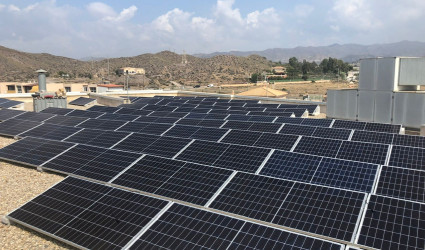 Paneles solares en la cubierta del Colegio Carlos V