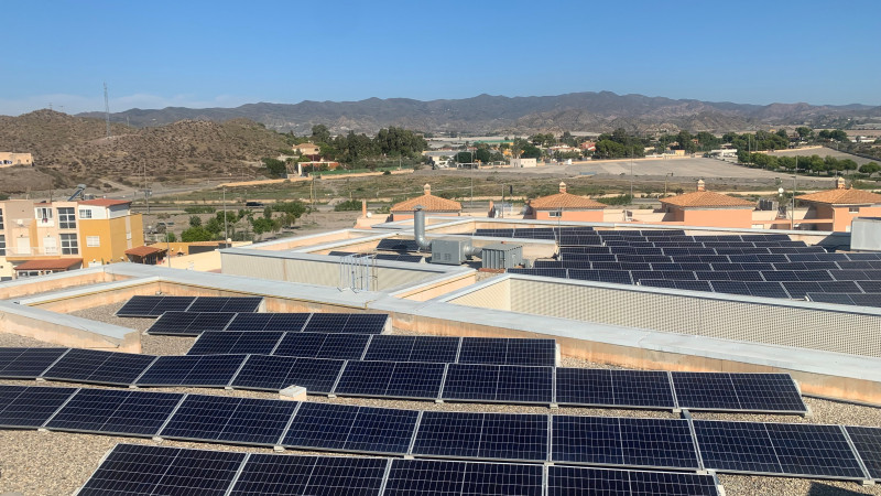 Paneles fotovoltaicos en el Colegio Carlos V. Un proyecto de Cubierta Solar
