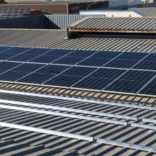 Cubierta Solar instala los paneles fotovoltaicos en la empresa Evathink