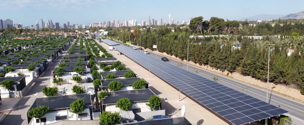 Ahorro sostenible para el sector turístico Villamar Cubierta Solar